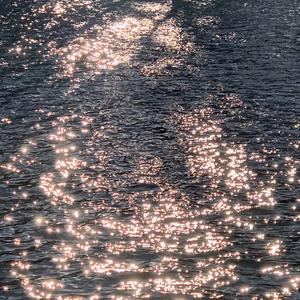 上课太硬女同桌帮我自慰
